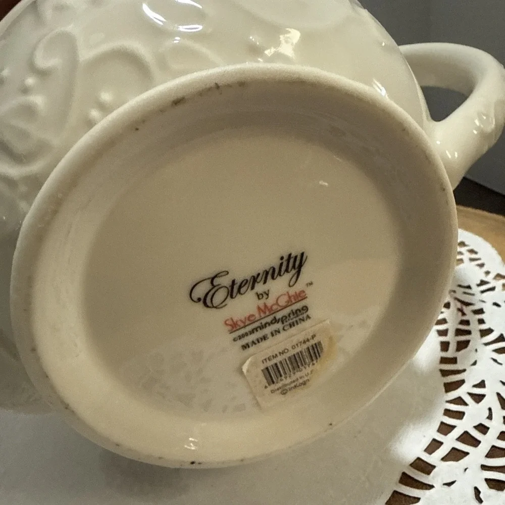 Skye McGhie Eternity White Embossed Floral Teapot 32 Oz Ceramic w Lid Vintage
